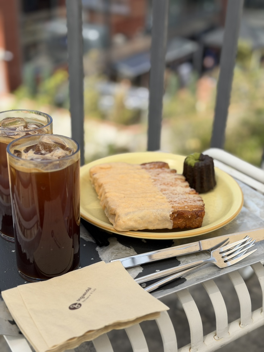 A Hidden Korean Dessert Café in Seongsu: Onggeundal